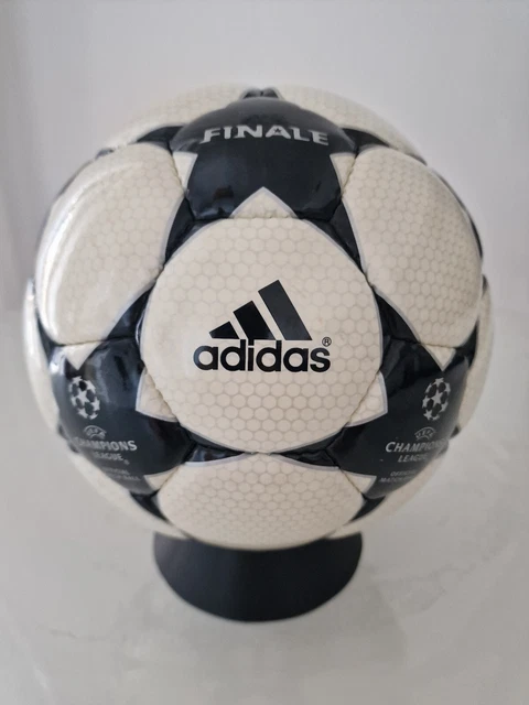 ADIDAS OFFICIAL MATCH Ball Uefa Champions League Finale 2 Black Stars Holds Air EUR 1.000,00 