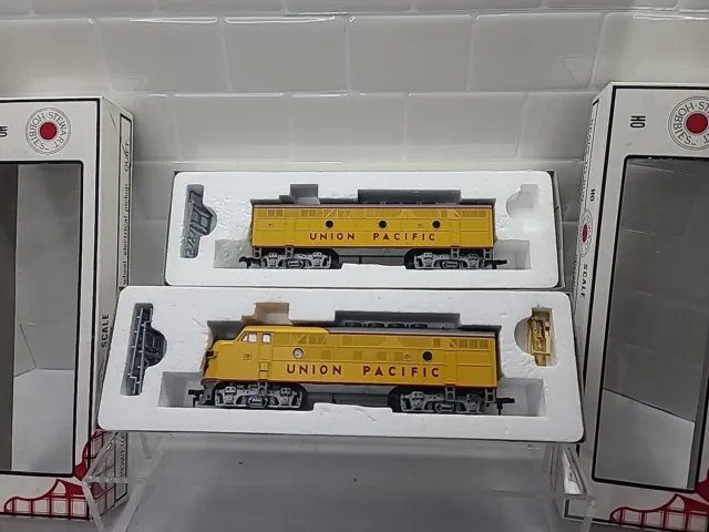 Stewart HO F3 AB Phase II Diesel Loco Union Pacific 8510 8511 UP Kato LikeNew