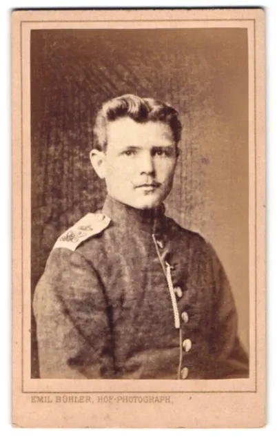 Fotografie Emil Bühler, Mannheim, Portrait junger Soldat in Uniform