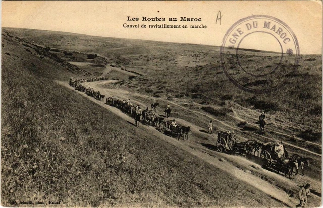 CPA AK Les Routes au MAROC Convoi de ravitaillement en marche MAROC (689434)