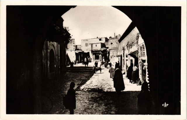 CPA AK MARRAKECH Quartier du Mouassine MAROC (688614)
