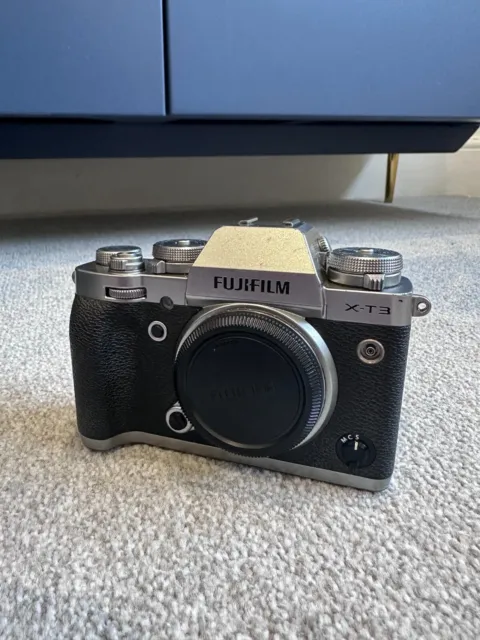 fuji xt3 camera mirrorless - silver - 2 batteries, charger, flash, in box!