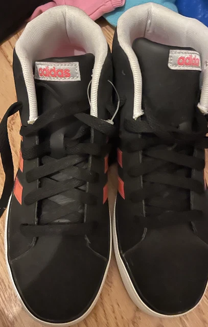 Scarpe da ginnastica Adidas taglia junior 5,5 nere con righe rosse
