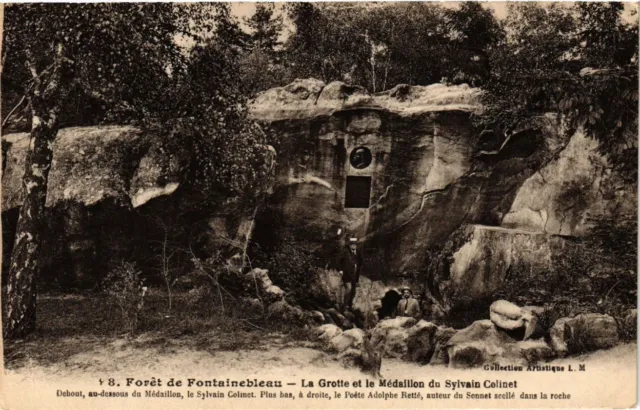CPA Foret de FONTAINEBLEAU - La Grotte et le Medaillon de Sylvain - (248932)