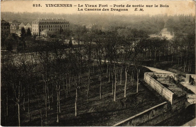 CPA Vincennes Porte de sortie sur le Bois (1347176)