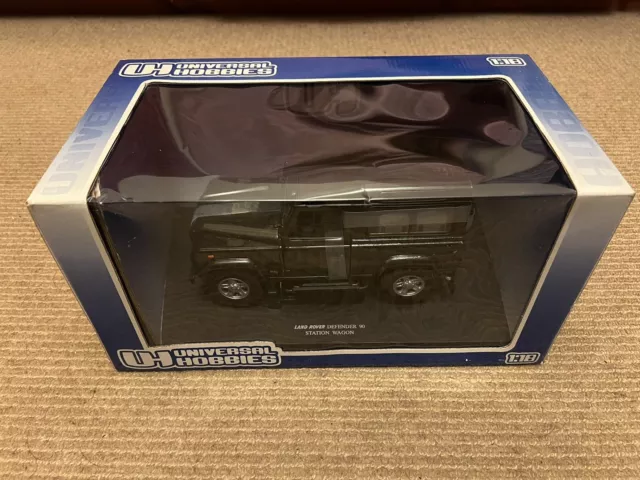 1:18 LAND ROVER Defender 90 TD5 1/18 1:18 Universal Hobbies Model Car Collector