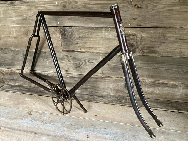 cache ancien vélo feu phare avant altes fahrrad old bike bici eroica