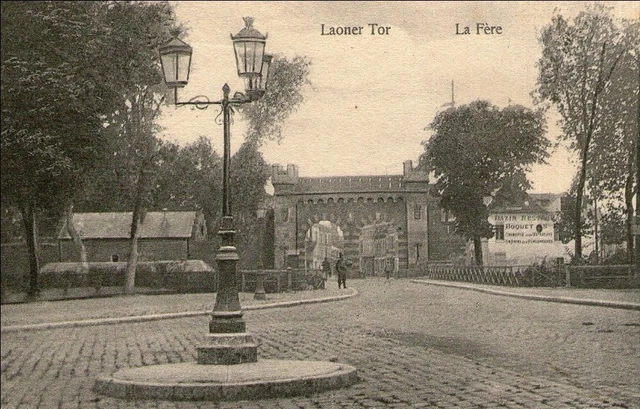 M19 / Dept 02 Rare Cpa La Fere Porte De Laon Restaurant Dazin Et Boquet Animee V