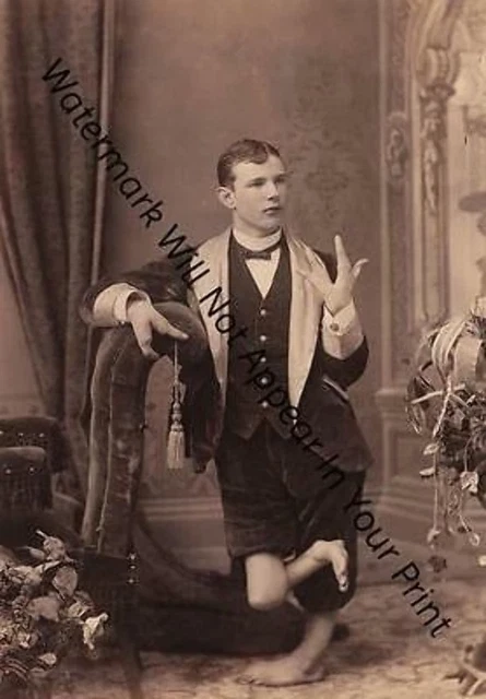 A43 FREAKY ODD BIZARRE Circus Side Show Weird Hands STRANGE CREEPY Vintage Photo