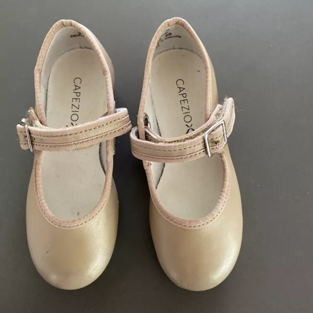 Child’s CAPEZIO Beige Tap Dancing Shoes Mary Jane’s Size 9.5 Girls Leather Tan