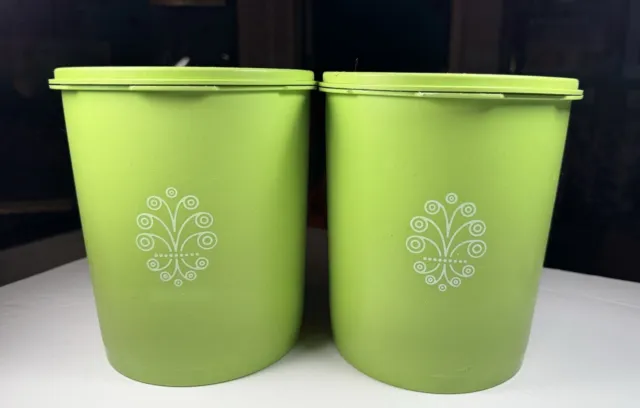 https://www.picclickimg.com/VZoAAOSwqsZljgvb/2-Vintage-Tupperware-807-75-Green-Canisters-With.webp