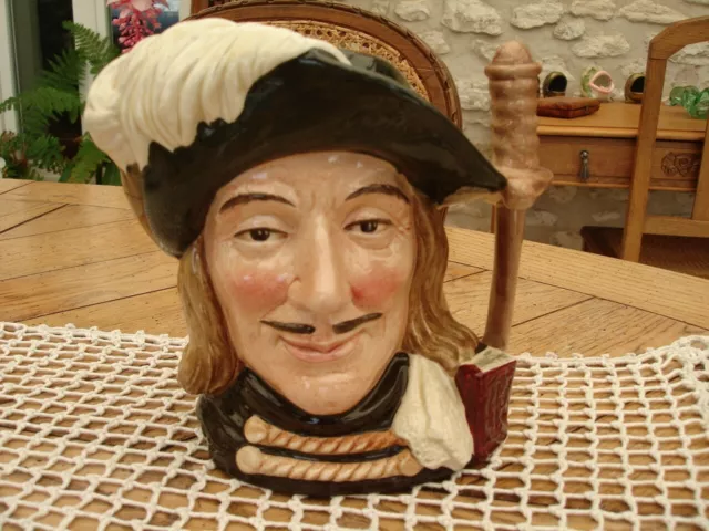 Grand PICHET "Aramis" ROYAL DOULTON de 1955, parfait état, H 19 cm