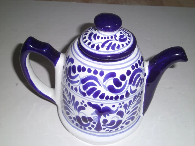 TALAVERA TEAPOT Puebla Mexico Folk Art Hand Thrown Pottery Cobalt/White Perez