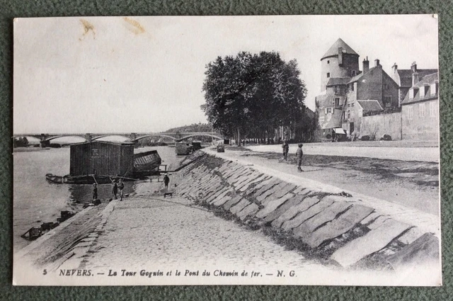 CPA. NEVERS. 58 - La Tour Goguin et le Pont du Chemin de Fer.