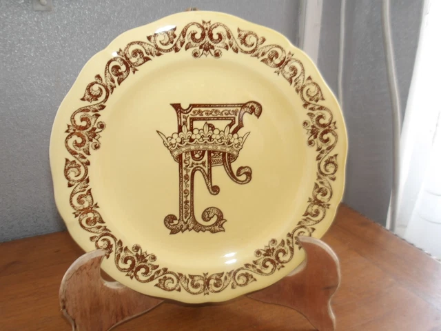 Ancienne Assiette En Faïence De Gien - Monogramme F & Sa Couronne De Rois. Rare