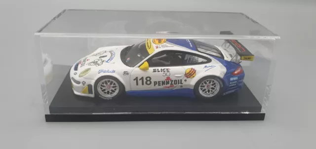 Modellautos 1:43 Minichamps Porsche 911 GT3 RSR #118 Acon Motorsport Vitrine