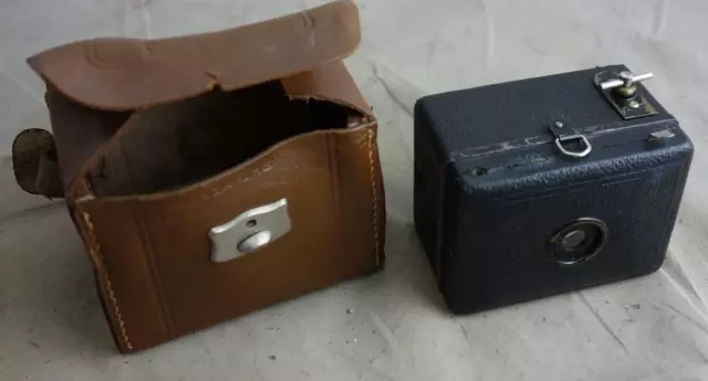 alte kleine Kamera Box Tengor mit Etui 1741/18