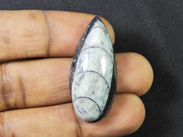 Anello in oro giallo 18 kt con pietra Brown contornato da diamanti - Zahir Gioielli