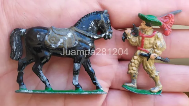 Lote 2 Figuras De Plomo Soldado Tercios Viejos Españoles Con Espada + Caballo