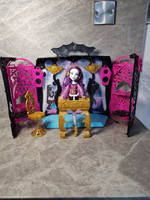 MONSTER HIGH Spectra Vondergeist 13 Wishes Party Room Playset