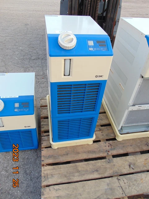 (1) SMC HRS050-A-20 HRS050A20 Thermo Chiller  LOW HOURS / CLEAN