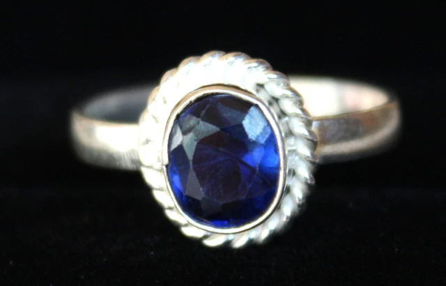 Bague en or blanc 14K avec saphir bleu de Ceylan ovale de 2.75 ct et diamants