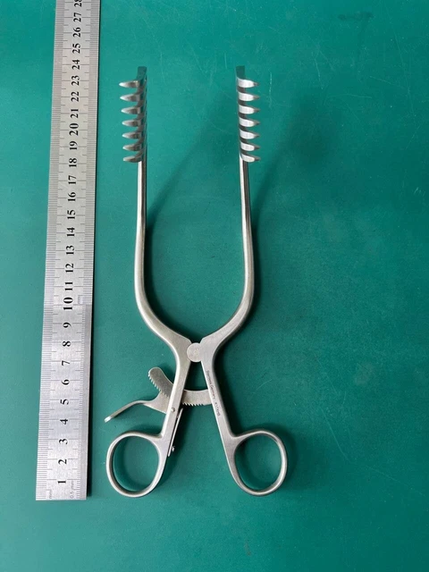 V. Mueller NL960 Self-Retaining Retractor