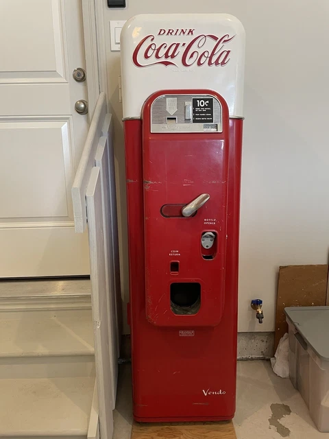 Vintage Coca Cola Model 44 Vendo Coke Machine Unrestored WITH key and WORKS!