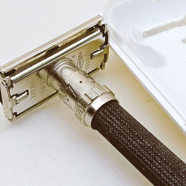 Vintage Gillette safety razor Black Beauty Adjustable in orig box Made in USA P2