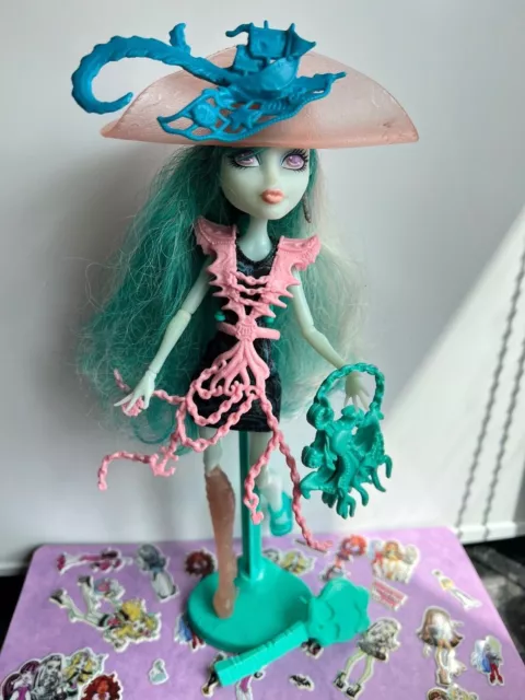B#8 Monster High  Vandala Ghost Doll With Accessories Authentic Ex Cond