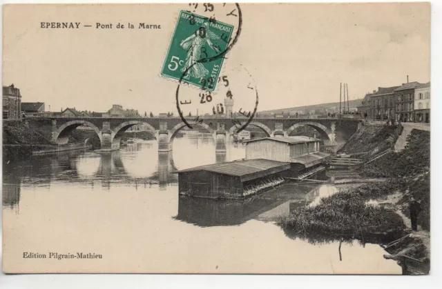 EPERNAY - Marne - CPA 51 - Péniches - bords de Marne  - bateau lavoir