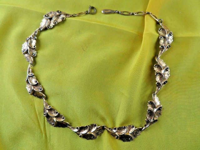 Collier Fantaisie Doré Avec Pendentif Feuilles Et Grappe De Raisins - Zircon Violets, 30g, Occasion