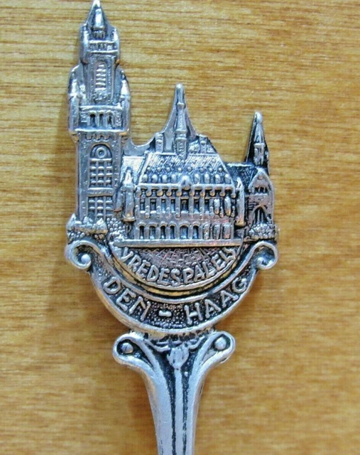 COLLECTIBLE Souvenir Vintage  Spoon DEN-HAAG Vredespaleis Silver 4.5" #A37