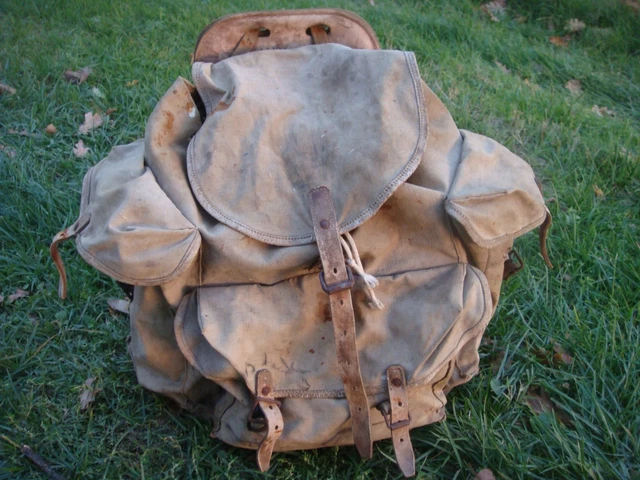 Ancien Sac à Dos LAFUMA avec armature / toile rouge