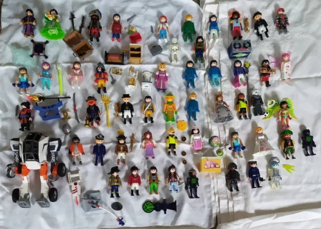 Lot Figurines Playmobil  50 Personnages Et Accessoires Tbe