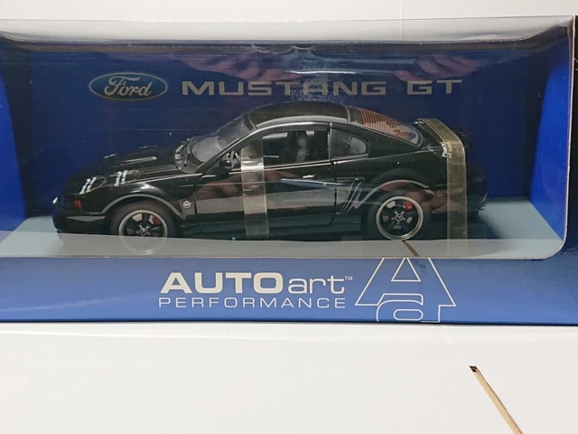 AUTOart 1/18 Ford Mustang GT Cabriolet 2006 - Jaune - Moulée Sous Pression - Neuve