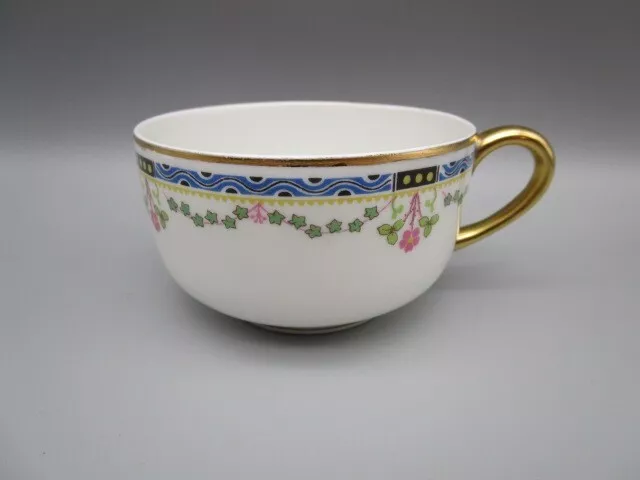 Tasse thé ancienne en porcelaine de Limoges