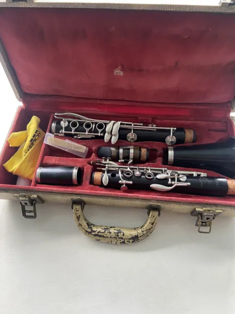 VINTAGE BOOSEY AND HAWKES REGENT WOODEN Bb CLARINET . PLAYS WELL