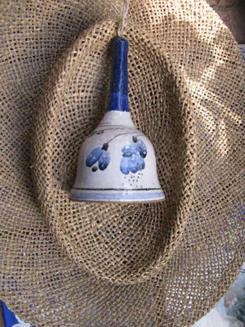 schöne Keramik-Glocke, florale blaue Unterglasur-Bemalung, Tischglocke