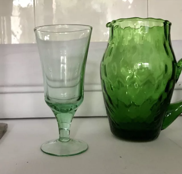 Antik Schnapsglas Glas grün auf Fuß selten