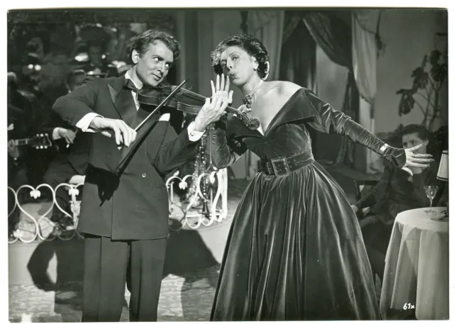 Foto Rosita Serrano pfeift Sängerin Schauspielerin ca. 1952 Presse-Foto Röhnert