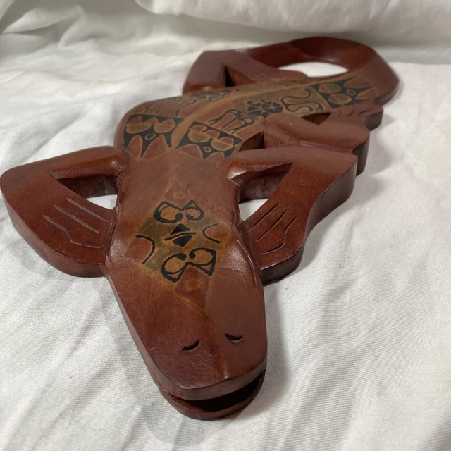 Vintage Northwest Indian carve WOODEN ALLIGATOR LIZARD wall art13x5