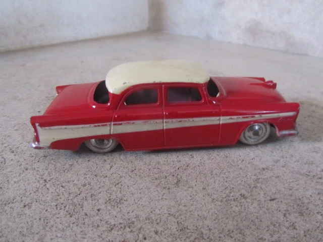 Plymouth Belvedere Ancienne Dinky Toys France 1/43 écaillée avec Boite