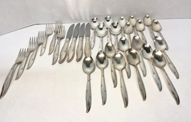 VINTAGE 60'S COMMUNITY SILVERPLATE SILVERWARE LOT 30pcs SILVER FLOWER - READ