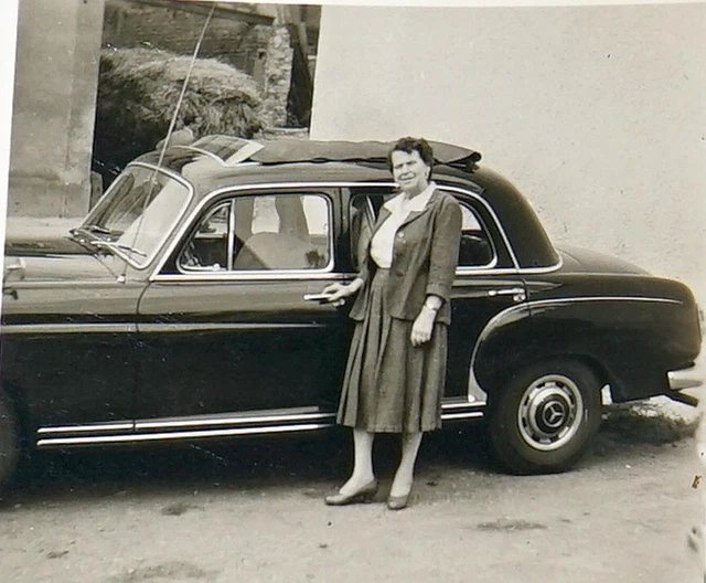1956 stolz mit dem Mercedes 190 Auto Oltimer PKW  Foto