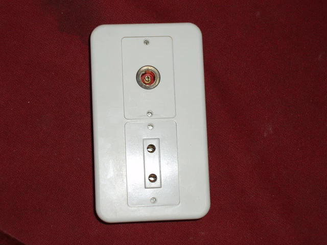 Prise électrique Legrand Série Jupiter 2 Pôles Référence 81050 - Occasion Terrasse