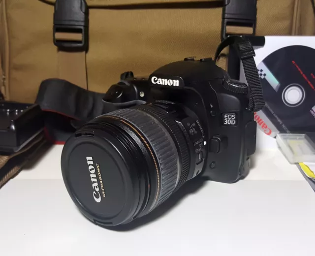 CANON EOS 30D Digital SLR Camera with lens kit. Less than 9000 shots of use 2