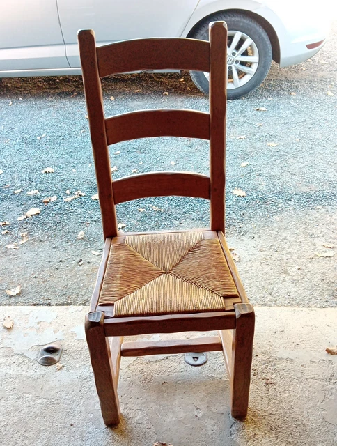 Lot de 2 chaises en bois massif noyer avec assise paille Appia | Maisons du Monde