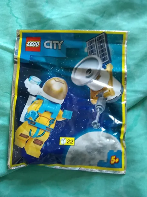 LEGO City: Astronaut And Satellite Minifigure Polybag (sealed)