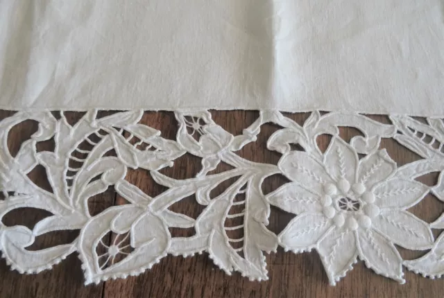 BRODERIE Richelieu et jours -Pièce de fil de coton de 96 x 74 cm